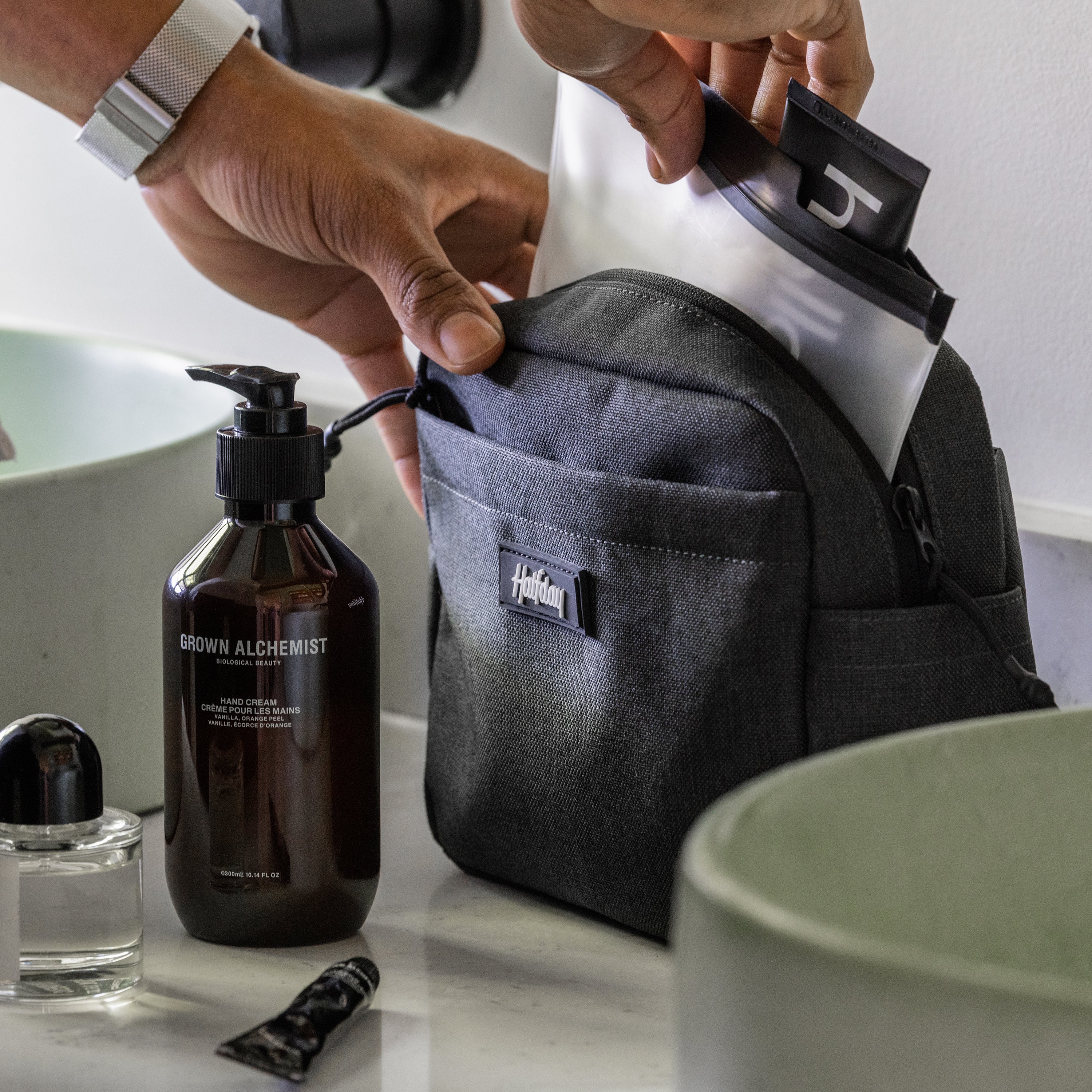 The Sidecar Toiletry Kit - Image 14